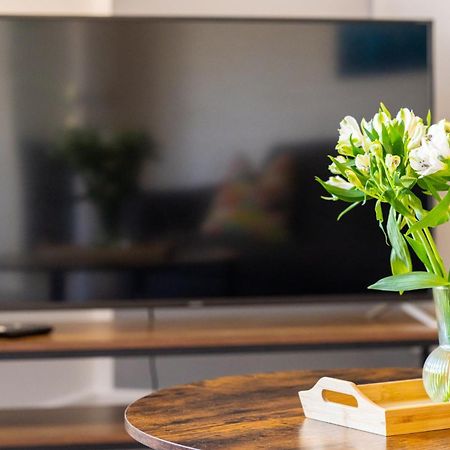 Central Serviced Apartments - 2 Bedroom - Free Street Parking - Fast Wifi - Smart Tvs In All Rooms - Ground Level - Family Neighbourhood - 3 X Double Beds - Heating 24-7 - Trade Stays - Weekly & Monthly Offers Dundee Eksteriør bilde