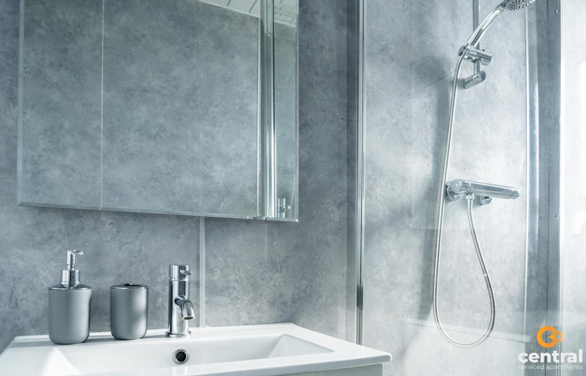 Central Serviced Apartments - 2 Bedroom - Free Street Parking - Fast Wifi - Smart Tvs In All Rooms - Ground Level - Family Neighbourhood - 3 X Double Beds - Heating 24-7 - Trade Stays - Weekly & Monthly Offers Dundee Eksteriør bilde