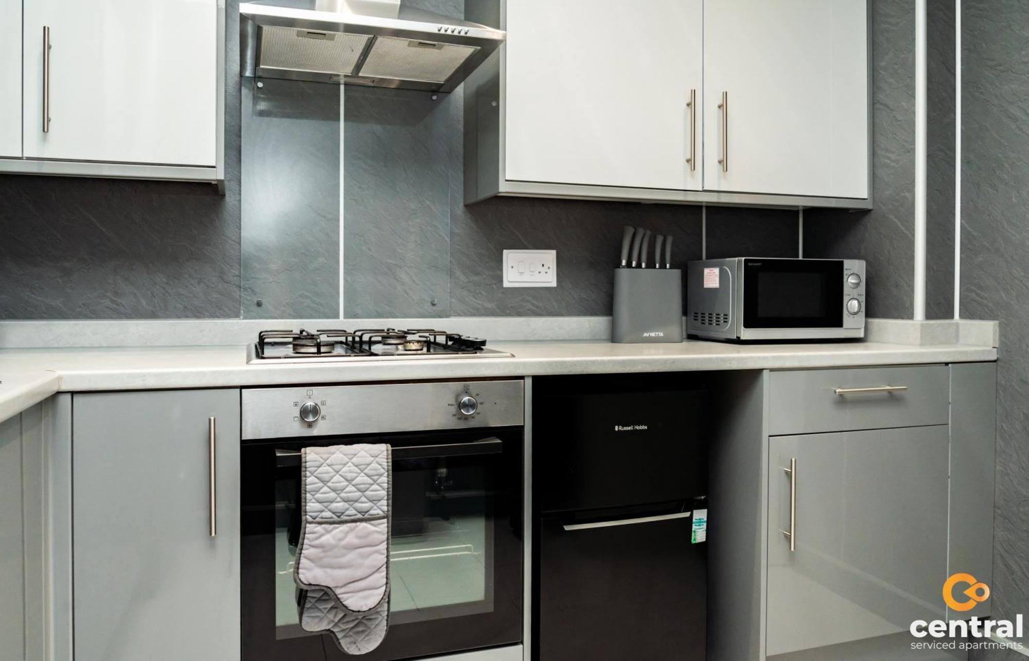Central Serviced Apartments - 2 Bedroom - Free Street Parking - Fast Wifi - Smart Tvs In All Rooms - Ground Level - Family Neighbourhood - 3 X Double Beds - Heating 24-7 - Trade Stays - Weekly & Monthly Offers Dundee Eksteriør bilde