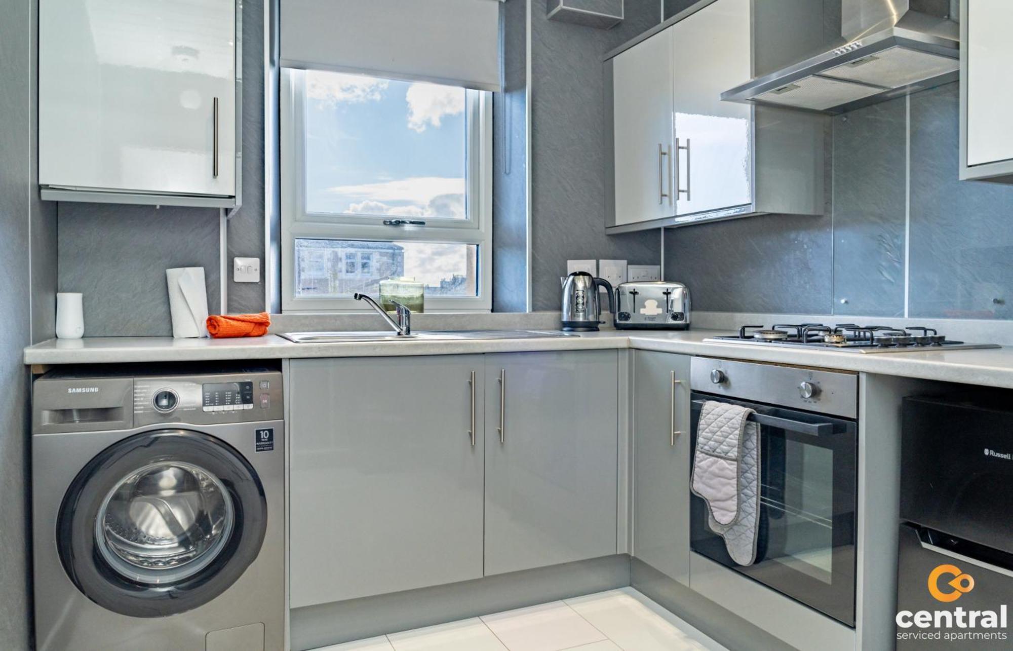 Central Serviced Apartments - 2 Bedroom - Free Street Parking - Fast Wifi - Smart Tvs In All Rooms - Ground Level - Family Neighbourhood - 3 X Double Beds - Heating 24-7 - Trade Stays - Weekly & Monthly Offers Dundee Eksteriør bilde