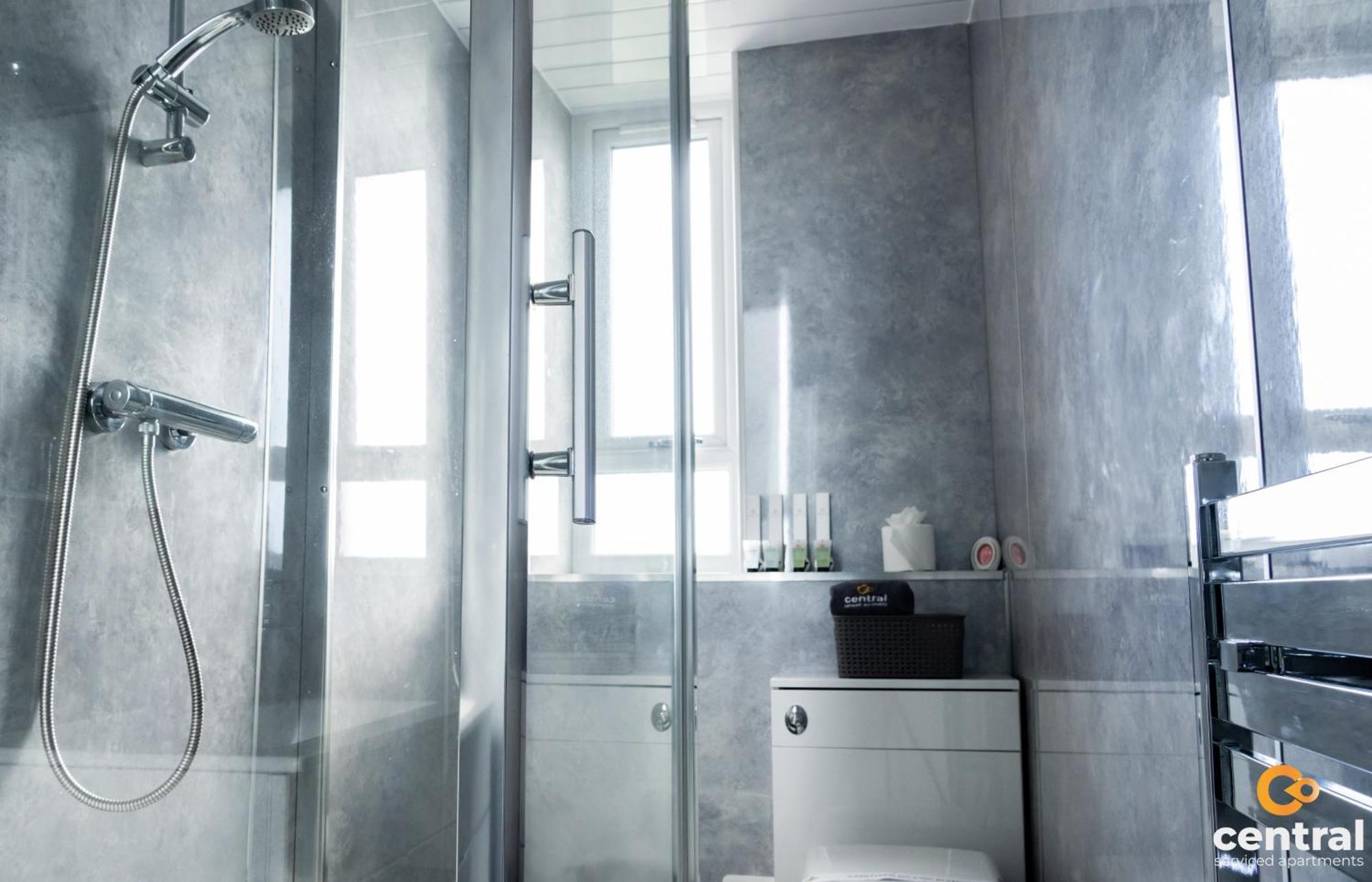 Central Serviced Apartments - 2 Bedroom - Free Street Parking - Fast Wifi - Smart Tvs In All Rooms - Ground Level - Family Neighbourhood - 3 X Double Beds - Heating 24-7 - Trade Stays - Weekly & Monthly Offers Dundee Eksteriør bilde