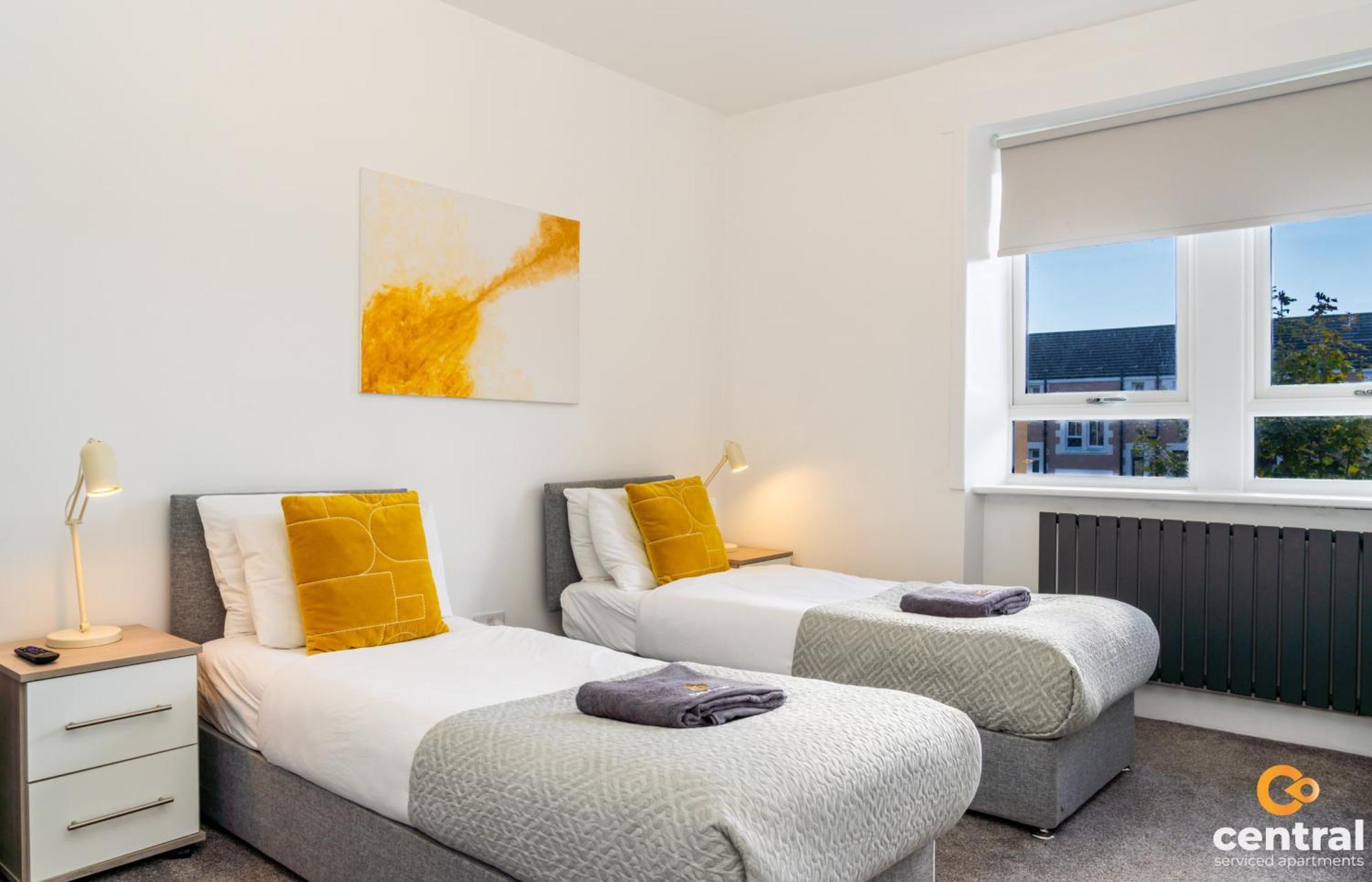 Central Serviced Apartments - 2 Bedroom - Free Street Parking - Fast Wifi - Smart Tvs In All Rooms - Ground Level - Family Neighbourhood - 3 X Double Beds - Heating 24-7 - Trade Stays - Weekly & Monthly Offers Dundee Eksteriør bilde