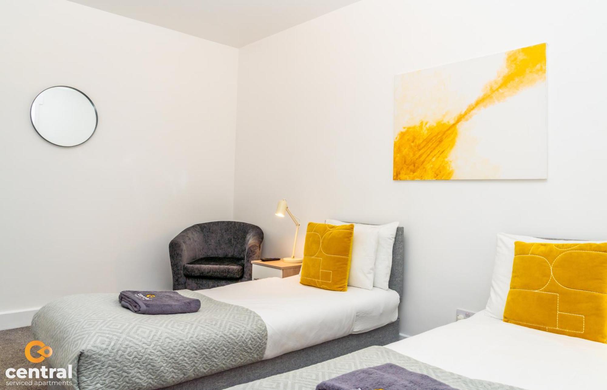 Central Serviced Apartments - 2 Bedroom - Free Street Parking - Fast Wifi - Smart Tvs In All Rooms - Ground Level - Family Neighbourhood - 3 X Double Beds - Heating 24-7 - Trade Stays - Weekly & Monthly Offers Dundee Eksteriør bilde