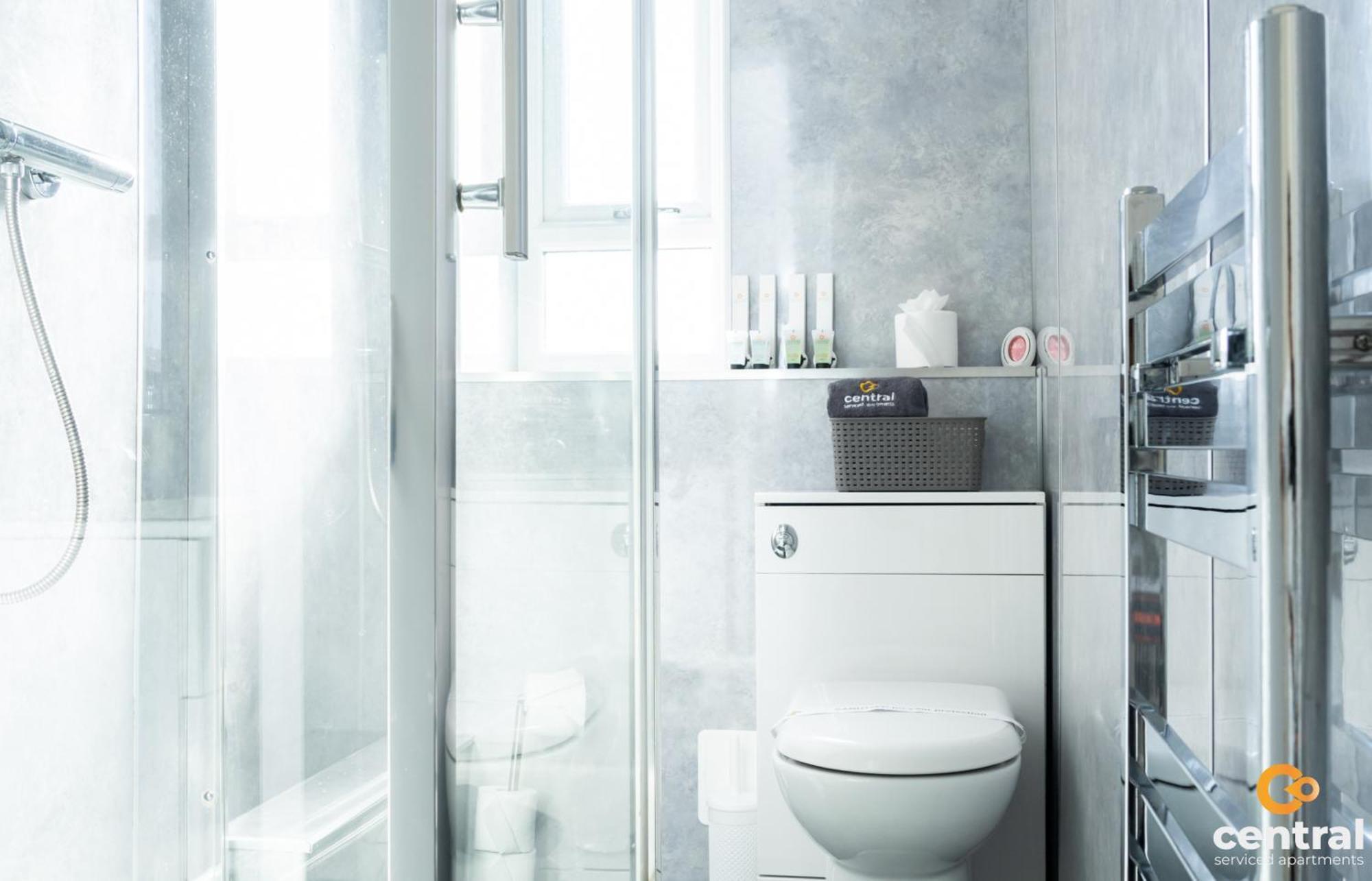 Central Serviced Apartments - 2 Bedroom - Free Street Parking - Fast Wifi - Smart Tvs In All Rooms - Ground Level - Family Neighbourhood - 3 X Double Beds - Heating 24-7 - Trade Stays - Weekly & Monthly Offers Dundee Eksteriør bilde